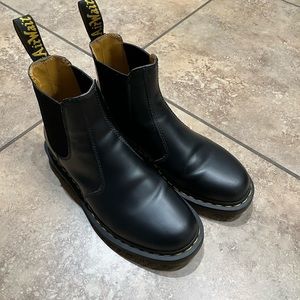 Dr. Doc Martens 2976 Chelsea Boot Black Smooth - US size Mens 9 Womens 10